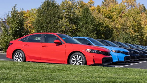 Honda Civic, Accord, and CR-V Take Home 2025 Best Resale Value Awards from Kelley Blue Book