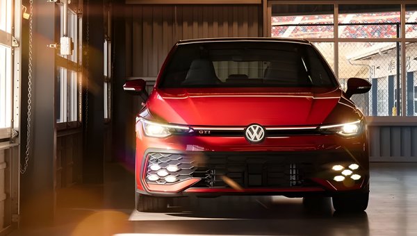 Volkswagen Golf GTI / R Wins 2026 MotorTrend Car of the Year