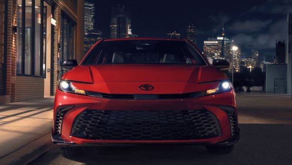 Toyota Camry Hybrid 2026 : La puissance et l’efficacité