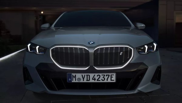 BMW i5 Introduces Electric Confidence to the Executive Sedan