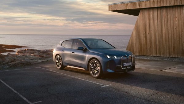 BMW iX Signals a New Chapter for BMW Electric SUVs