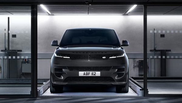2026 Range Rover Sport: Electrified Performance and Luxury Design for Canadian Roads