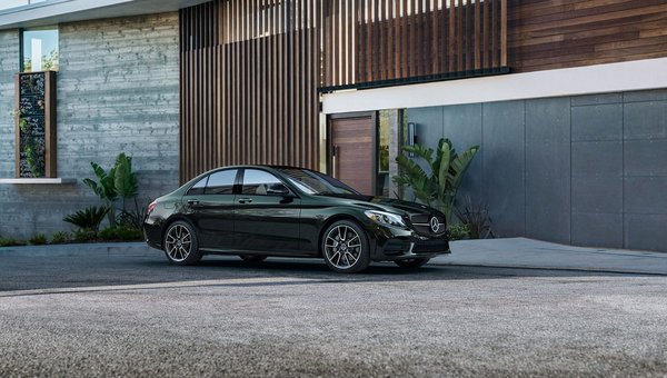 Vincentric names Mercedes-Benz the best luxury brand in Canada.