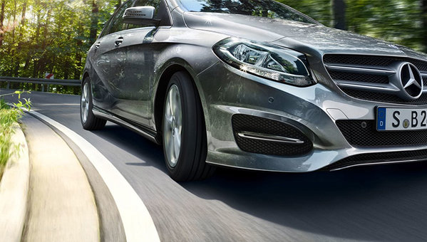 What is: Evasive Steering Assist | Mercedes-Benz Canada