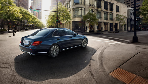 What is: Active Brake Assist with Cross-Traffic Function | Mercedes-Benz Canada