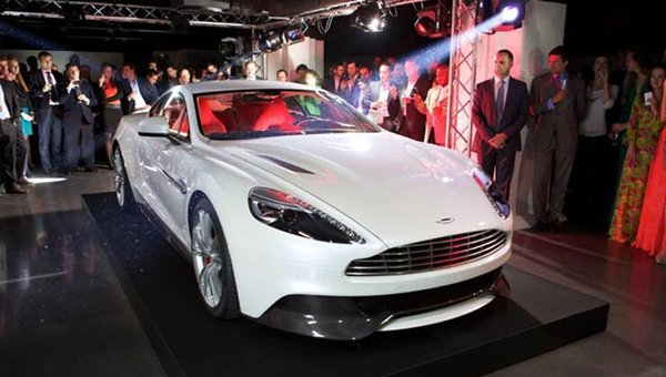 Exclusive Debut for Aston Martin Vanquish