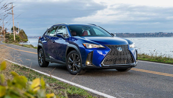 Quelles sont les différences entre les Lexus UX 200 et UX 250 h ?