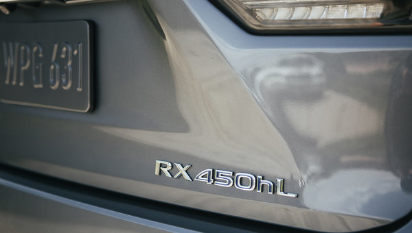 Est-il possible de remorquer avec un véhicule hybride Lexus ?
