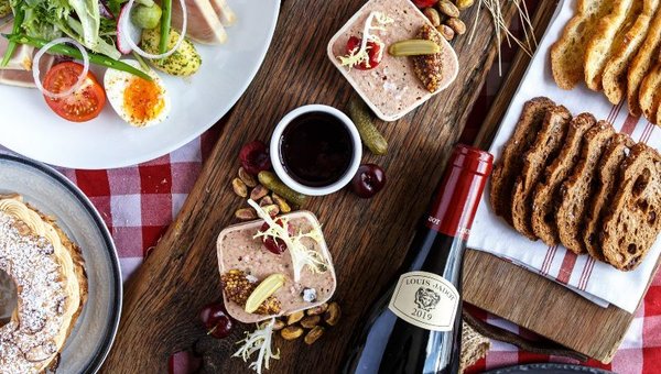 Vancouver Picnicking in Style