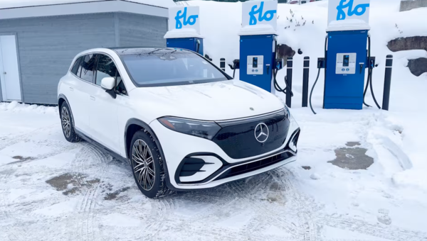 Le Cinéma Pine et Mercedes-Benz : Une Vision en Mouvement