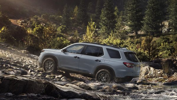 10 Honda Models Earn 2025 “Editors' Choice” Awards from Car and Driver Magazine