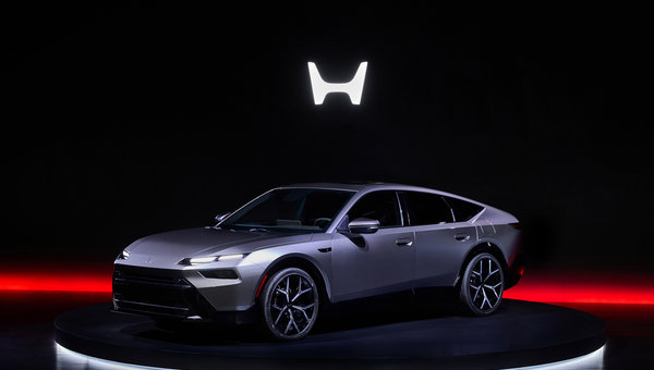 Honda donne un aperçu d’un prototype de berline hybride lors d’une séance d’information mondiale