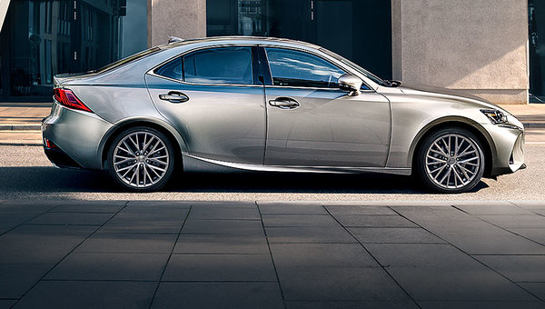 Discover the Models Offered in the 2017 Lexus IS Family