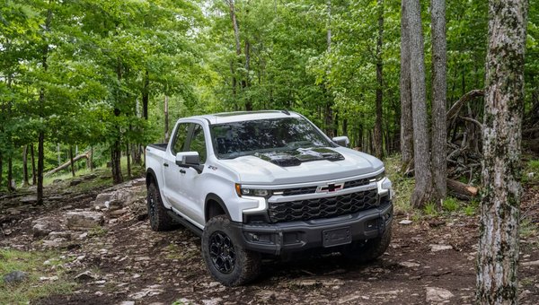 Silverado ZR2 ou Silverado Trail Boss : les camionnettes Chevrolet hors route classées par capacité