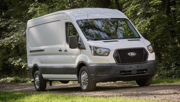 Ford Transit 2025: un fourgon prêt à travailler