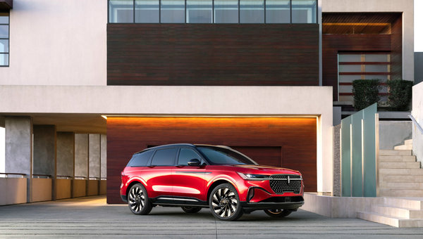 How the Lincoln Nautilus Hybrid Tackles South Shore Commutes with 310 Horsepower and a 48-Inch Display