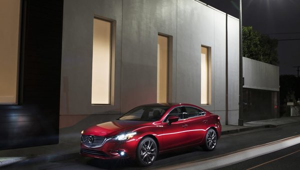 La berline de taille moyenne Mazda6 célèbre son 15e anniversaire
