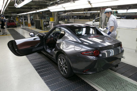 Mazda a commencé la production de la Mazda MX-5 RF