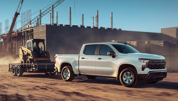 Aperçu des camions de travail GMC Sierra Pro 2022 et Chevrolet Silverado WT 2022