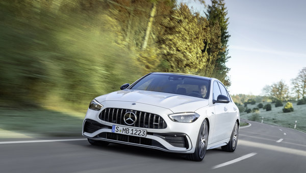 La toute nouvelle Mercedes-AMG C 43 berline de 2023 en trois points impressionnants