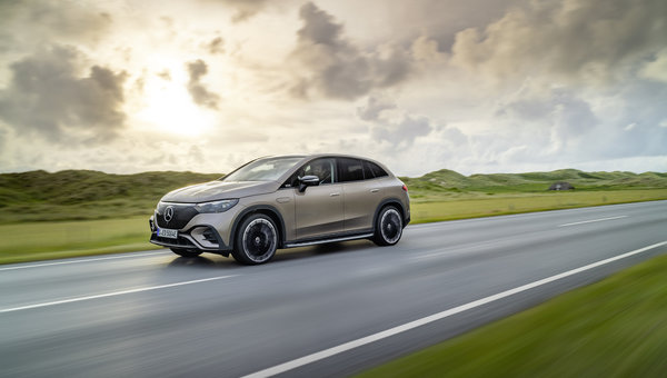 Premier coup d’œil au tout nouveau Mercedes-EQ EQE VUS 2023