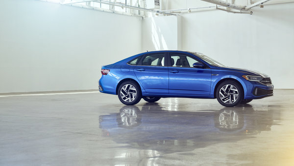Volkswagen Jetta 2023 contre Hyundai Elantra 2023 : La différence se retrouve sur la route