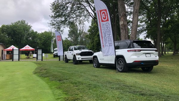 Grenier Chrysler participe au tournoi de la Fraternité des policiers de Laval!