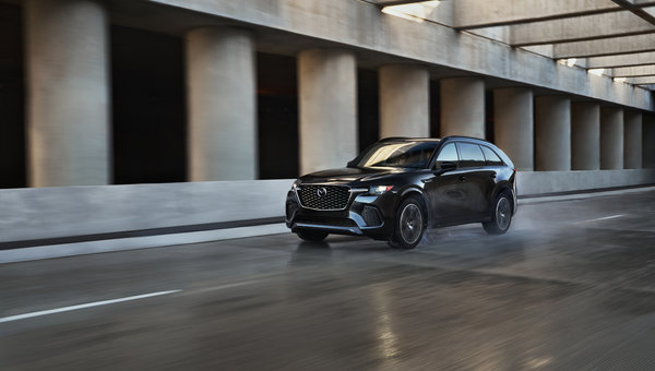 L'efficacité énergétique et le luxe : un aperçu des groupes motopropulseurs du Mazda CX-70 2025