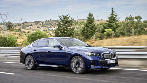 Un aperçu de la nouvelle BMW i5 xDrive40 2025