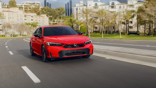 Naviguer dans le futur : La Honda Civic hybride 2025, votre copilote intelligent