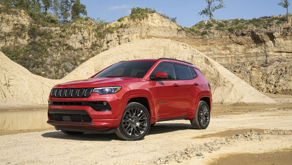 Jeep dote toute la gamme Compass 2025 d'une capacité 4x4