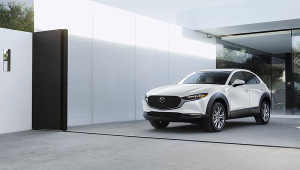 Découvrez les caractéristiques haut de gamme et l'intégration d'Alexa dans le Mazda CX-30 2025