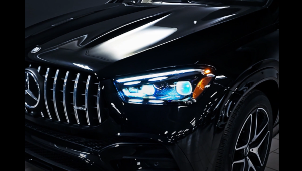 La Mercedes-Benz GLE53 2024