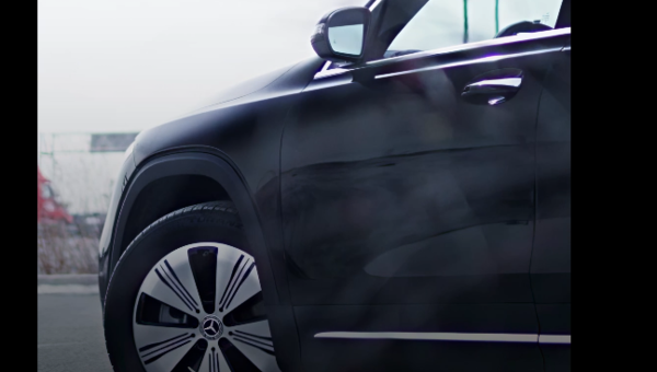 La Mercedes-Benz EQB250 2023 !