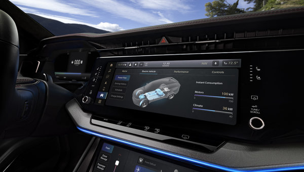 Why Montreal Drivers Love Uconnect 5 Smart Tech