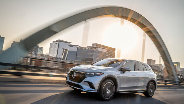 Summer Adventures: How Mercedes-Benz SUVs Excel in Warm Weather Driving