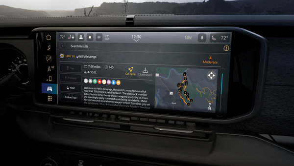 Technologie Uconnect 5 : Des fonctionnalités numériques pour vos trajets estivaux à Montréal