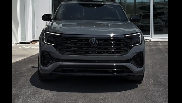 Explorez l'Atlas Cross Sport 2025 Autobahn