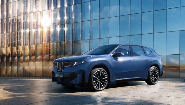 BMW dévoile le tout nouveau iX3 : premier modèle Neue Klasse qui ouvre la voie à l’avenir électrique