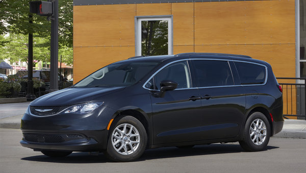 2026 Chrysler Grand Caravan SXT: Montreal's Airport Shuttle & Family Hauler