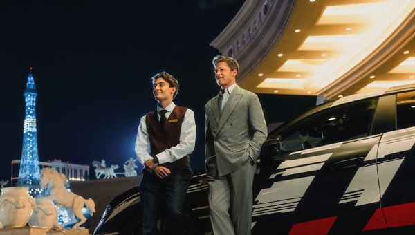 Brad Pitt et George Russell dévoilent le prototype électrique du coupé 4 portes Mercedes-AMG GT 2027 à Las Vegas