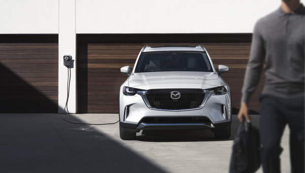 Ce que la caméra d’attelage du Mazda CX-90 PHEV 2026 vous montre — et les autres technologies de remorquage à connaître