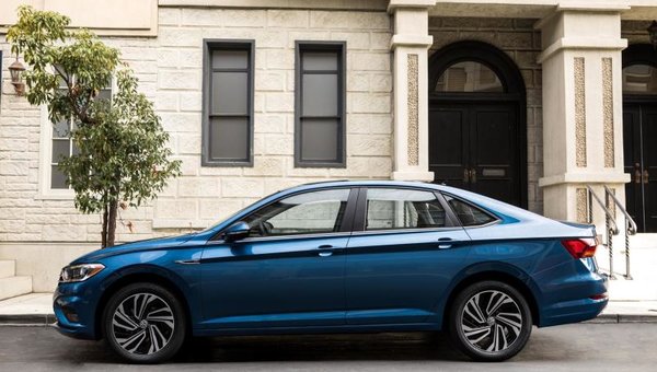 Les critiques sont sorties sur la nouvelle Volkswagen Jetta 2019