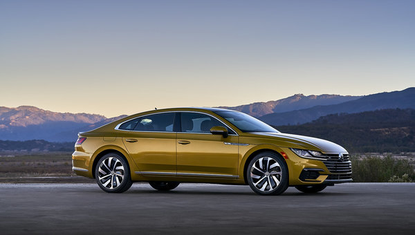 Un coup d'œil sur les récents tests Volkswagen Arteon 2019