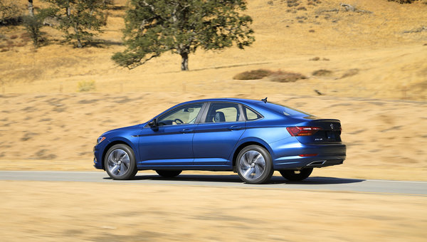 Volkswagen Jetta 2020 vs Toyota Corolla 2020