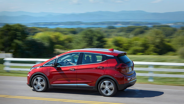 Chevrolet Bolt 2020 vs Hyundai Kona EV 2020