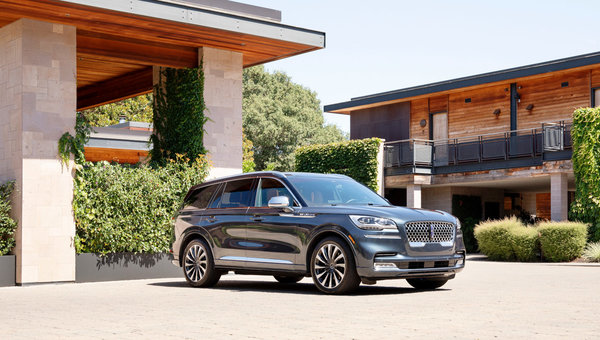 Lincoln Aviator PHEV vs Infiniti QX80 : un choix facile