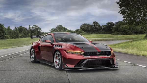 Ford Mustang GTD Carbon Series 2025 : Dévoilée au Mans elle présente des éléments en fibre de carbone non peint et un intérieur rempli de technologie