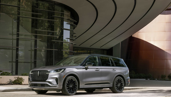 Pourquoi le Lincoln Aviator 2025 surclasse le Cadillac XT6