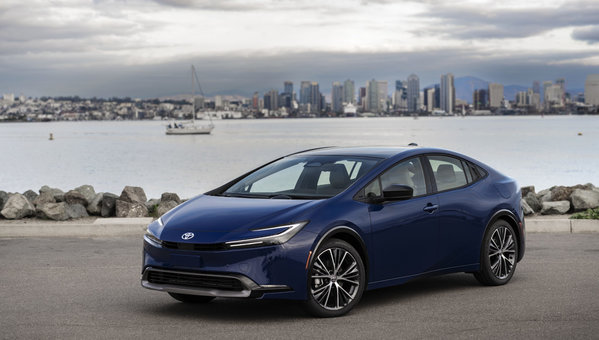 Découvrez la nouvelle Toyota Prius hybride rechargeable 2025